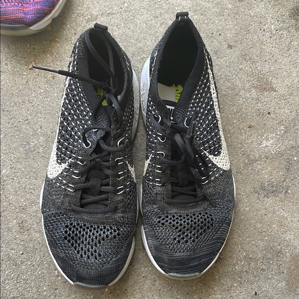 Nike flyknit zoom Black and White Knit Sneakers